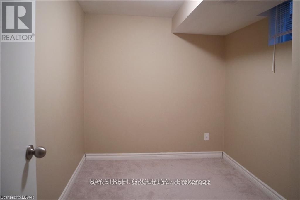 135 Walmer Gardens, London North, Ontario  N6G 4H2 - Photo 13 - X12527438