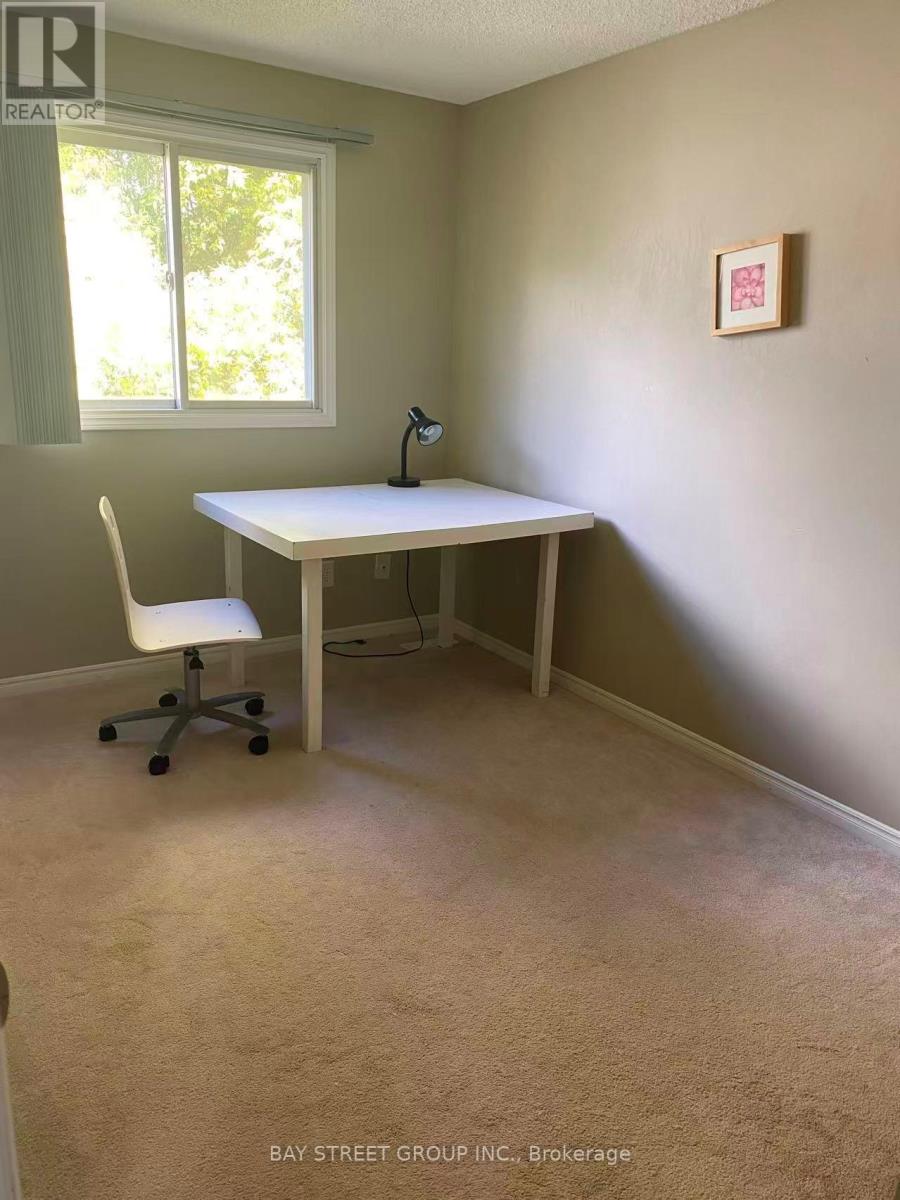 135 Walmer Gardens, London North, Ontario  N6G 4H2 - Photo 19 - X12527438