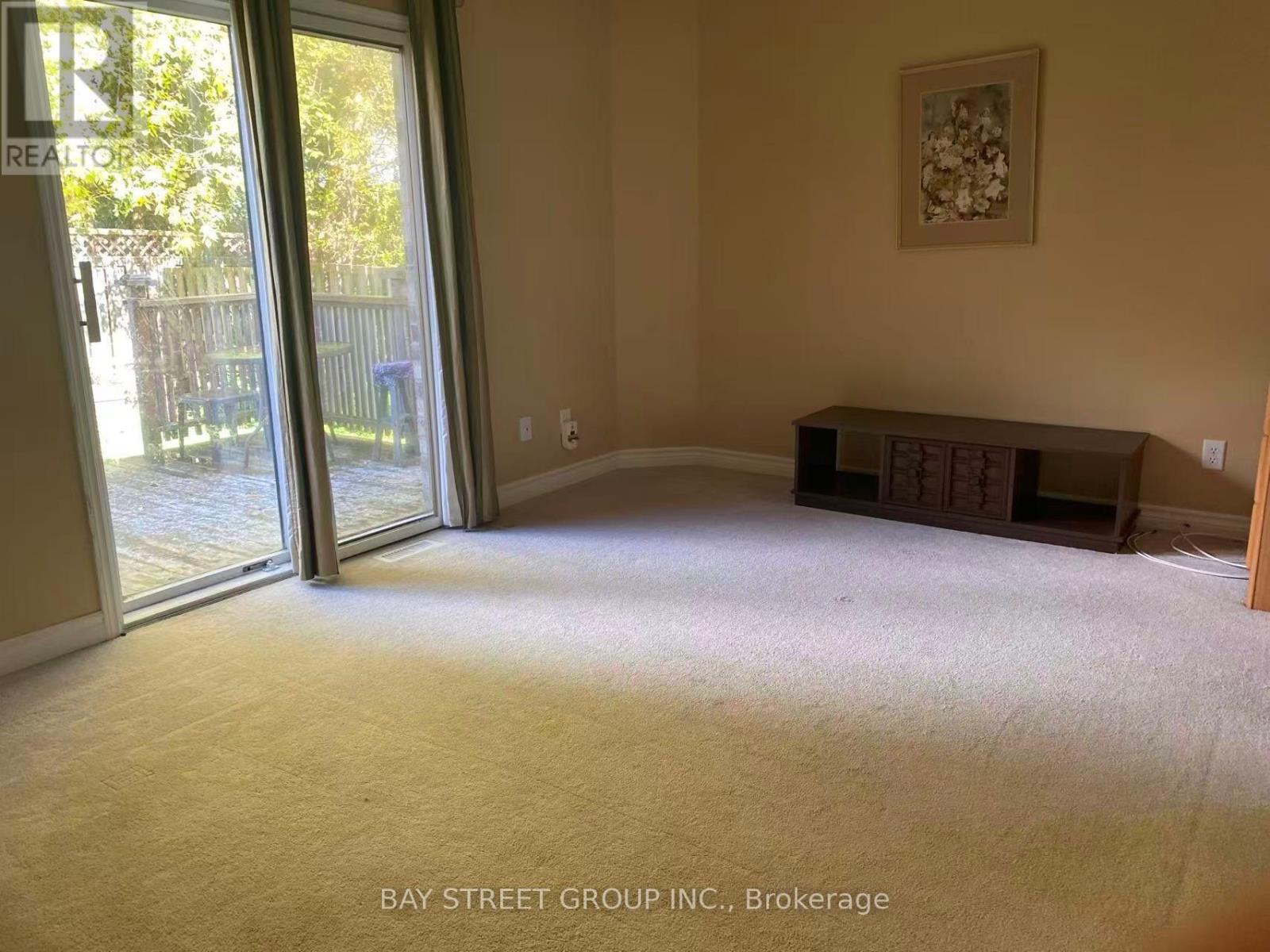 135 Walmer Gardens, London North, Ontario  N6G 4H2 - Photo 9 - X12527438