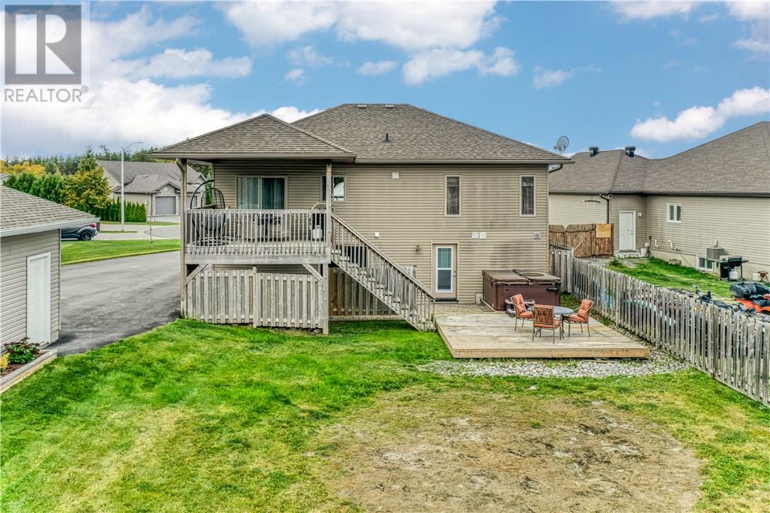 284 Asterwood Court, Greater Sudbury, Ontario P3P 0C2 - Photo 3 - 2125585