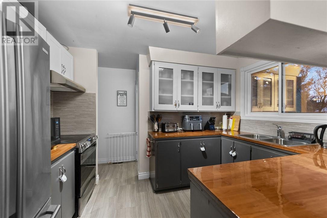 3783 Swanson Court, Val Caron, Ontario  P3N 1J5 - Photo 10 - 2125542