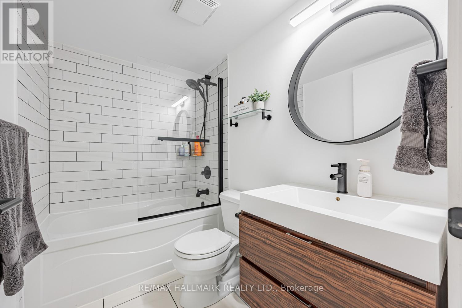 510 - 120 Dallimore Circle, Toronto, Ontario  M3C 4J1 - Photo 13 - C12527522