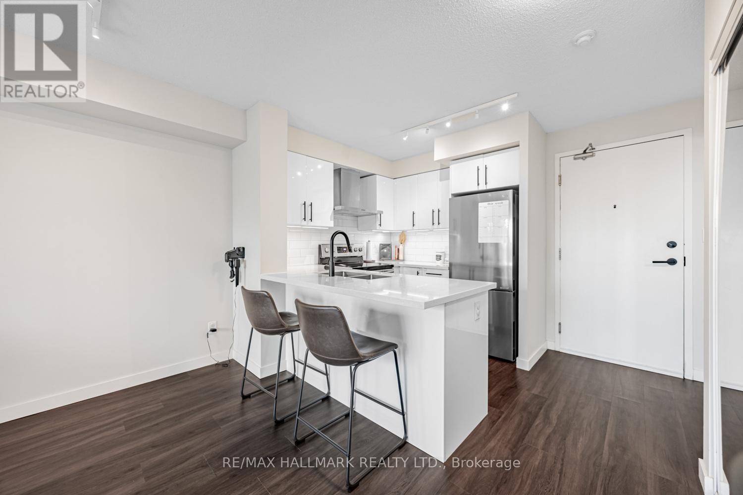 510 - 120 Dallimore Circle, Toronto, Ontario  M3C 4J1 - Photo 4 - C12527522