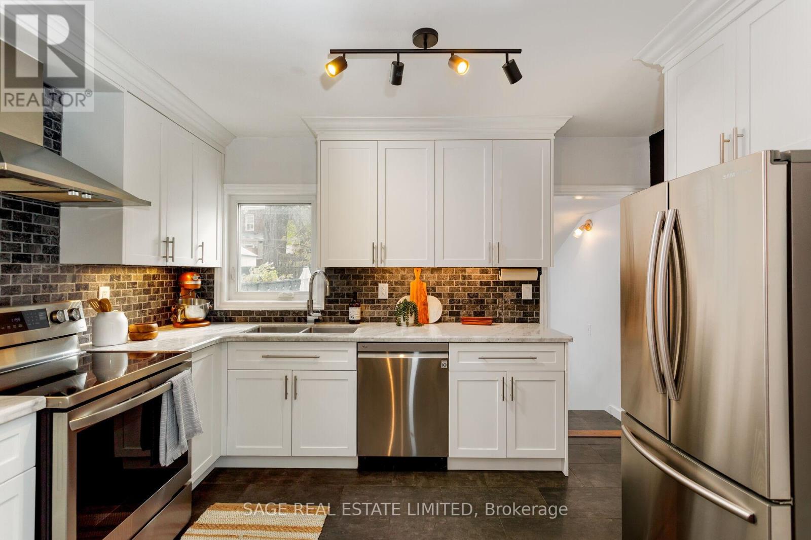 573 Sammon Avenue, Toronto, Ontario  M4C 2E1 - Photo 10 - E12527500