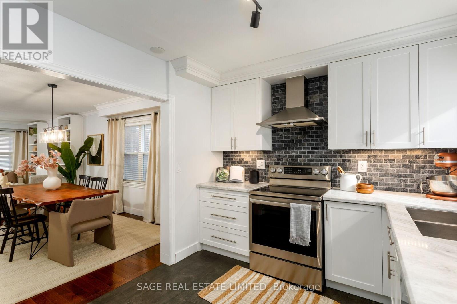 573 Sammon Avenue, Toronto, Ontario  M4C 2E1 - Photo 11 - E12527500