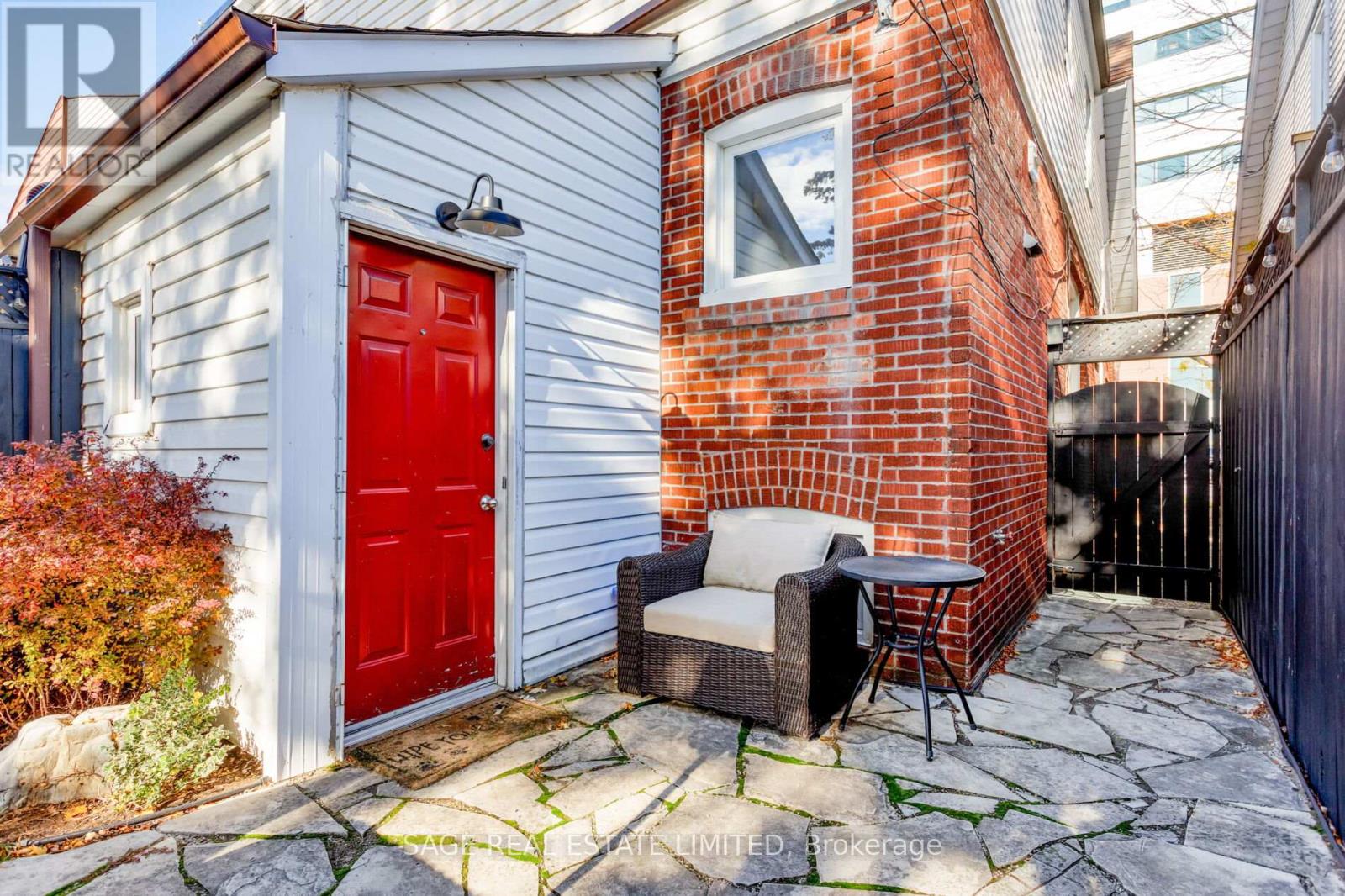 573 Sammon Avenue, Toronto, Ontario  M4C 2E1 - Photo 15 - E12527500