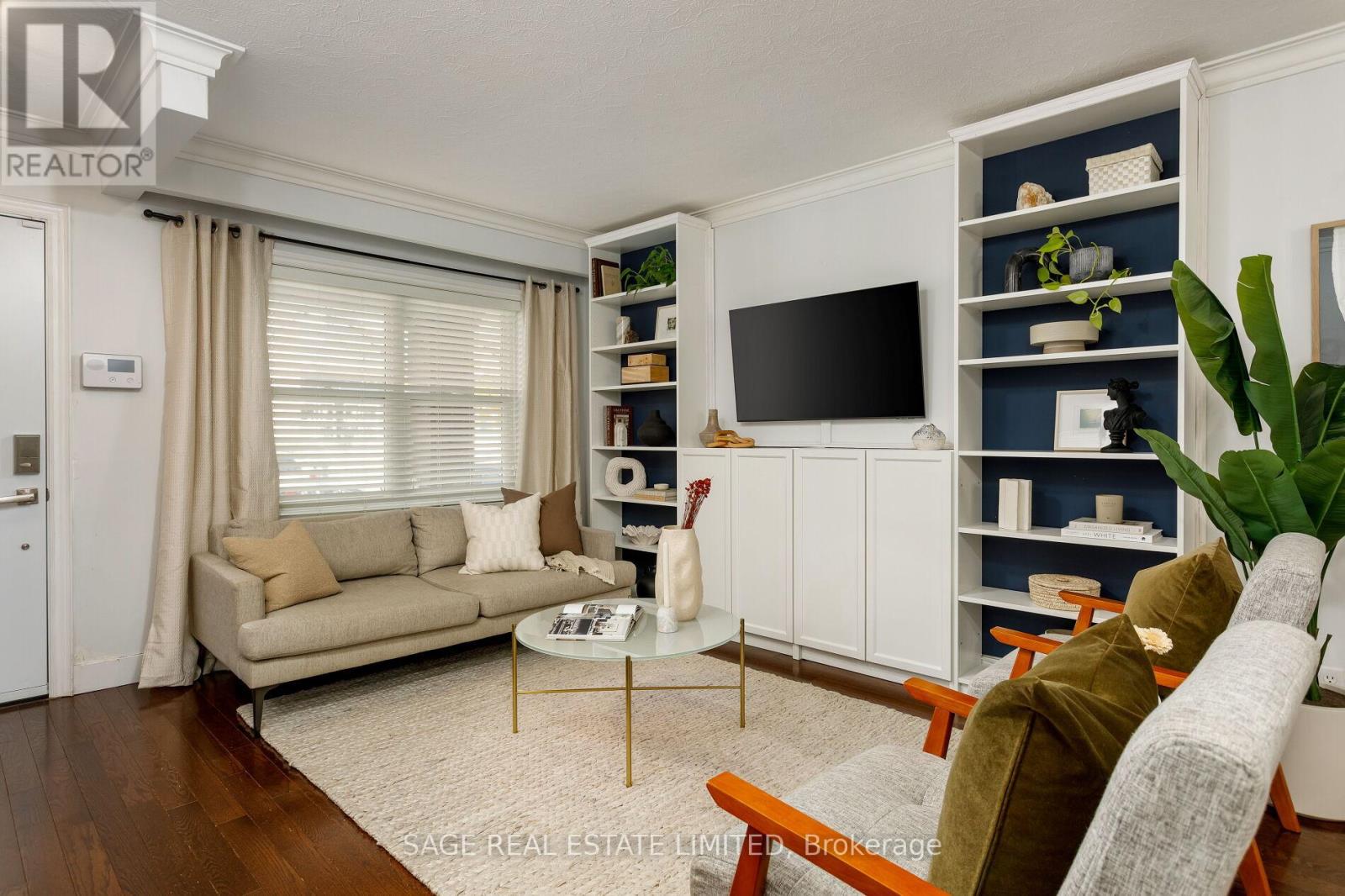 573 Sammon Avenue, Toronto, Ontario  M4C 2E1 - Photo 5 - E12527500