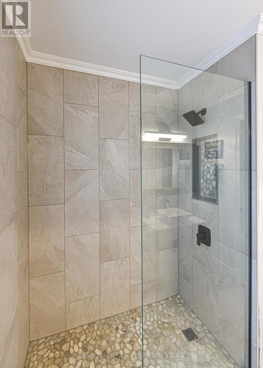 1670 Fairgrounds Road, Ramara, Ontario  L0K 2B0 - Photo 18 - S12527506