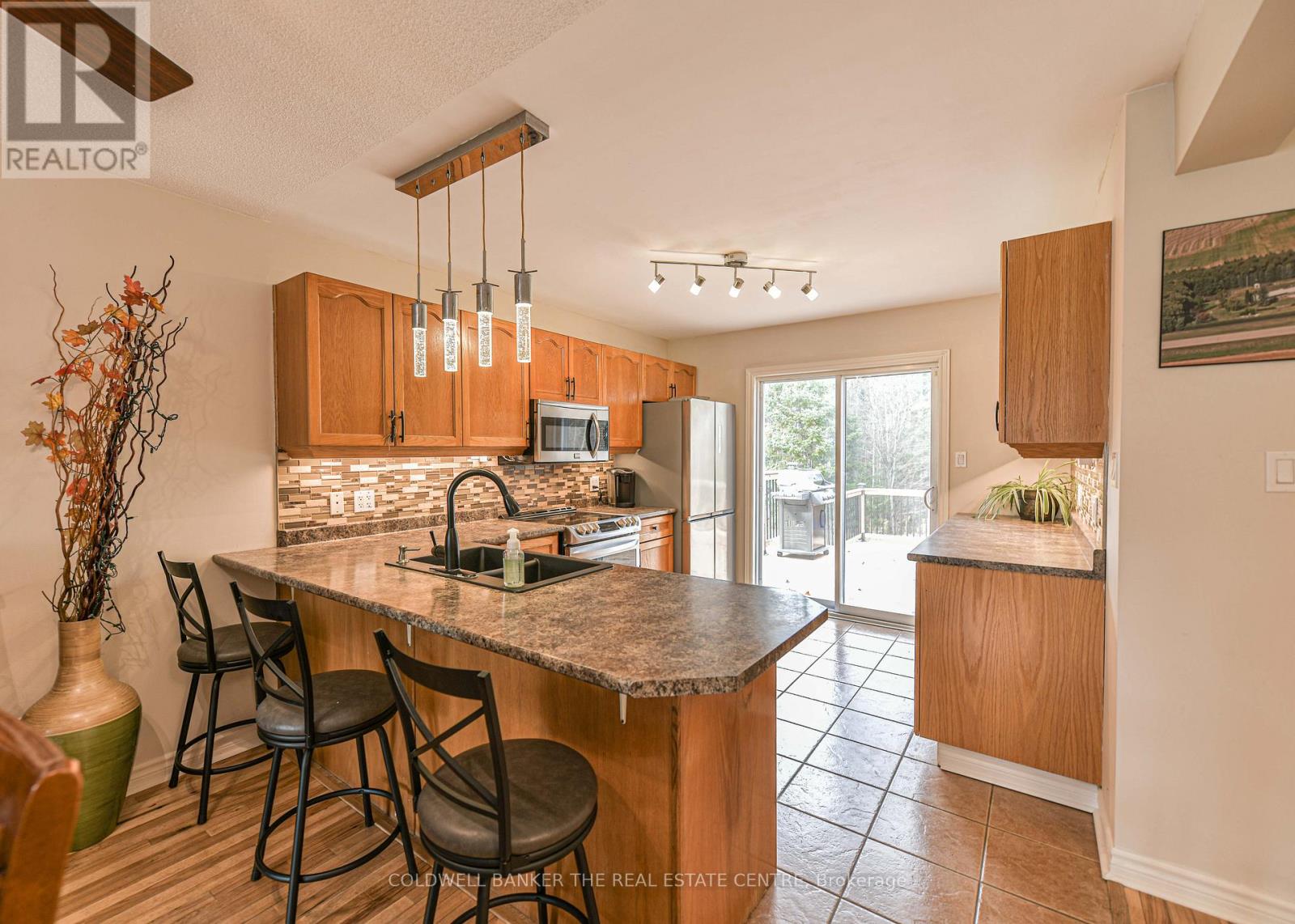 1670 Fairgrounds Road, Ramara, Ontario  L0K 2B0 - Photo 8 - S12527506