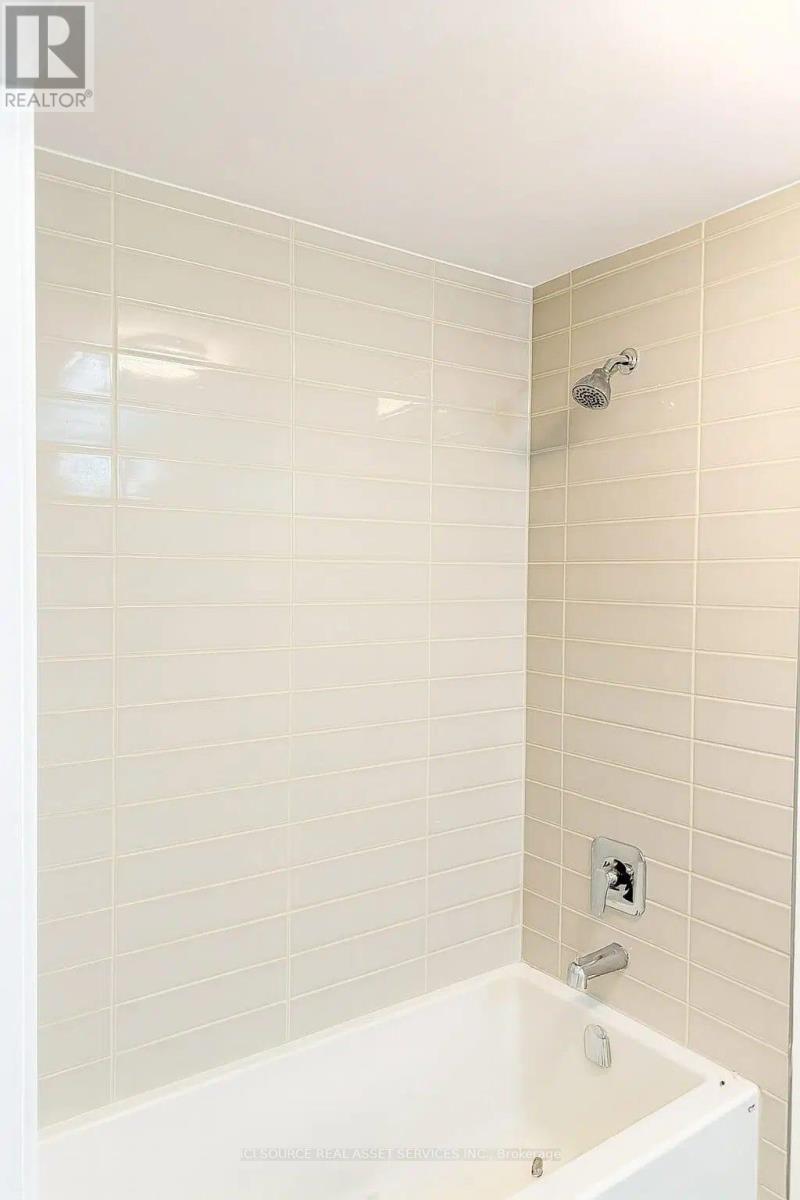 104 - 210 Sabina Drive, Oakville, Ontario  L6H 7C3 - Photo 10 - W12527536