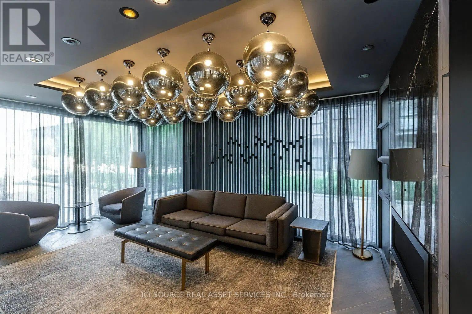 104 - 210 Sabina Drive, Oakville, Ontario  L6H 7C3 - Photo 2 - W12527536