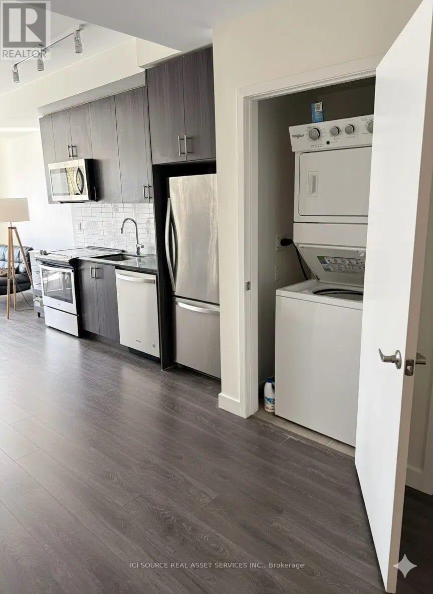 104 - 210 Sabina Drive, Oakville, Ontario  L6H 7C3 - Photo 4 - W12527536