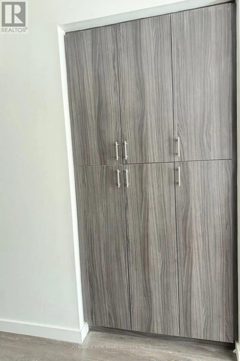 104 - 210 Sabina Drive, Oakville, Ontario  L6H 7C3 - Photo 6 - W12527536