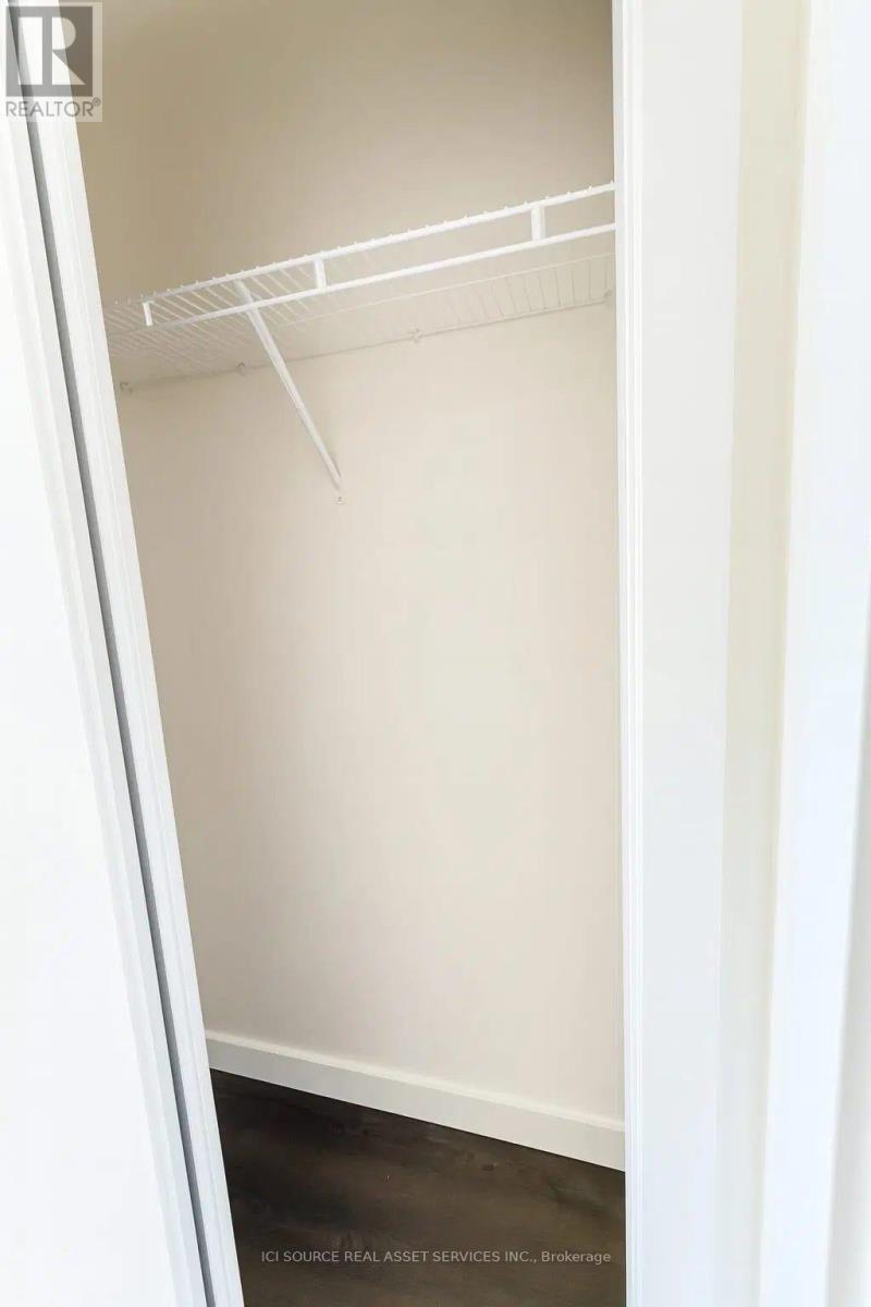 104 - 210 Sabina Drive, Oakville, Ontario  L6H 7C3 - Photo 7 - W12527536