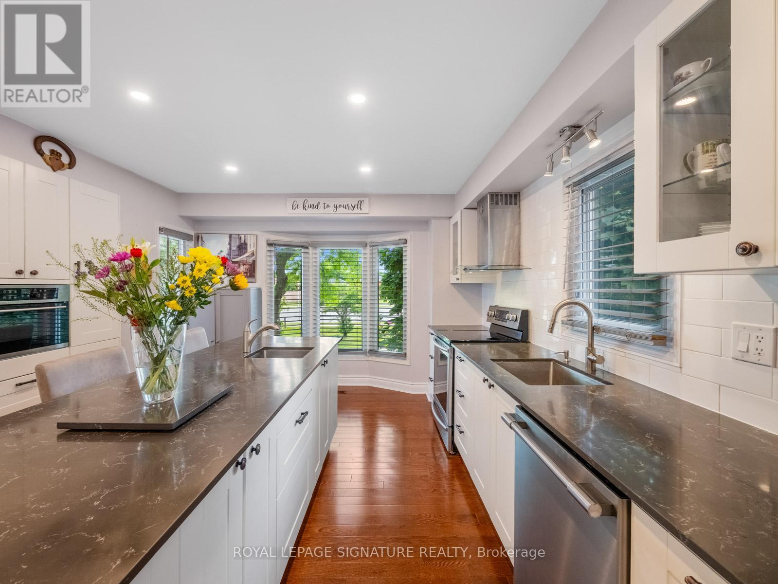 1558 Litchfield Road, Oakville, Ontario  L6H 5P3 - Photo 11 - W12453553