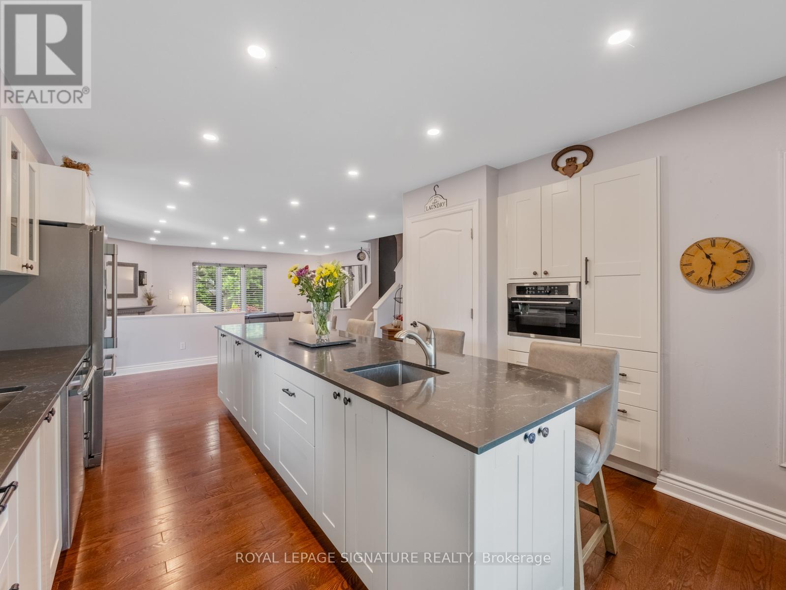 1558 Litchfield Road, Oakville, Ontario  L6H 5P3 - Photo 2 - W12453553