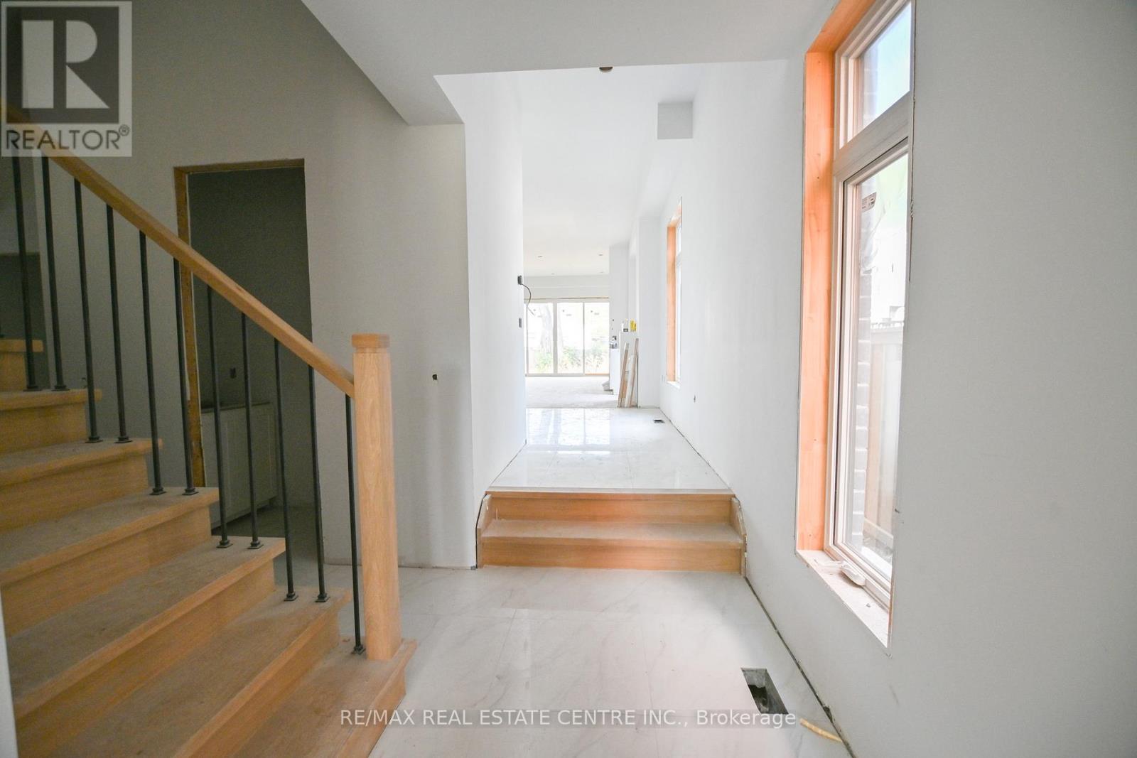 24 Rainbow Drive, Vaughan, Ontario  L4L 2K2 - Photo 2 - N12527568