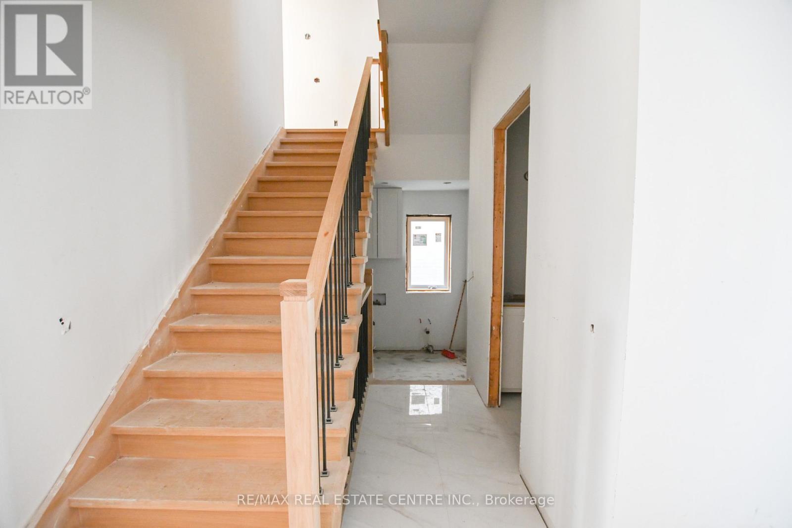 24 Rainbow Drive, Vaughan, Ontario  L4L 2K2 - Photo 4 - N12527568