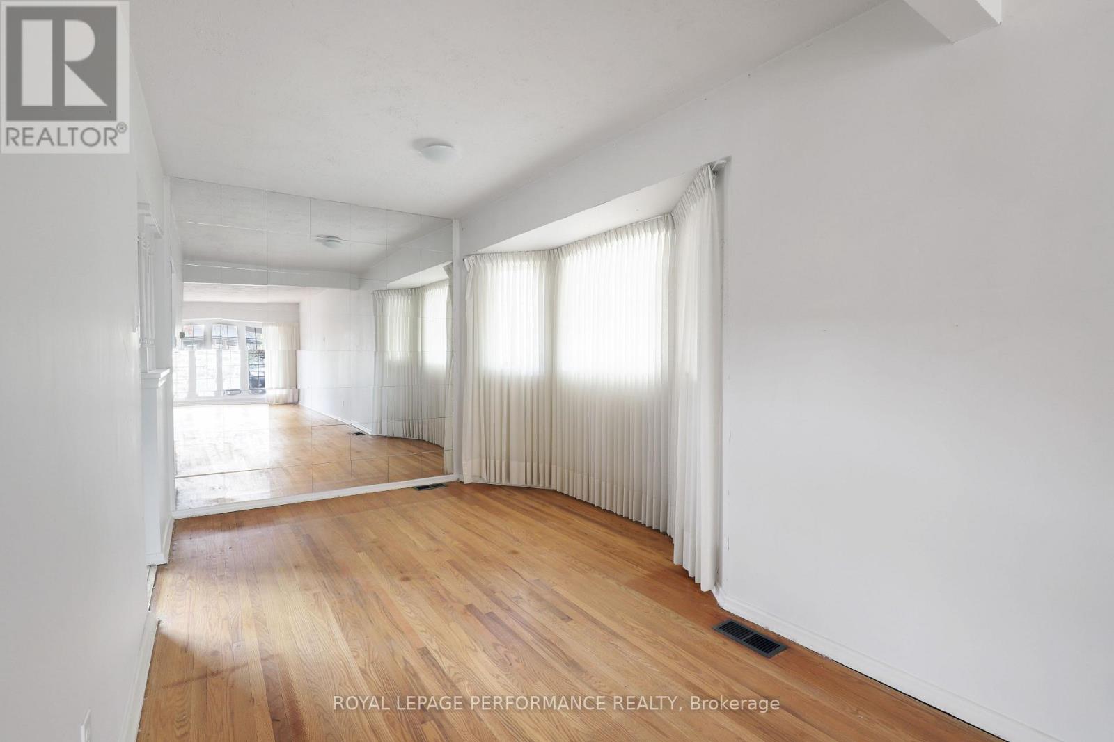 2337 Samuel Drive, Ottawa, Ontario  K1G 3C3 - Photo 10 - X12421611