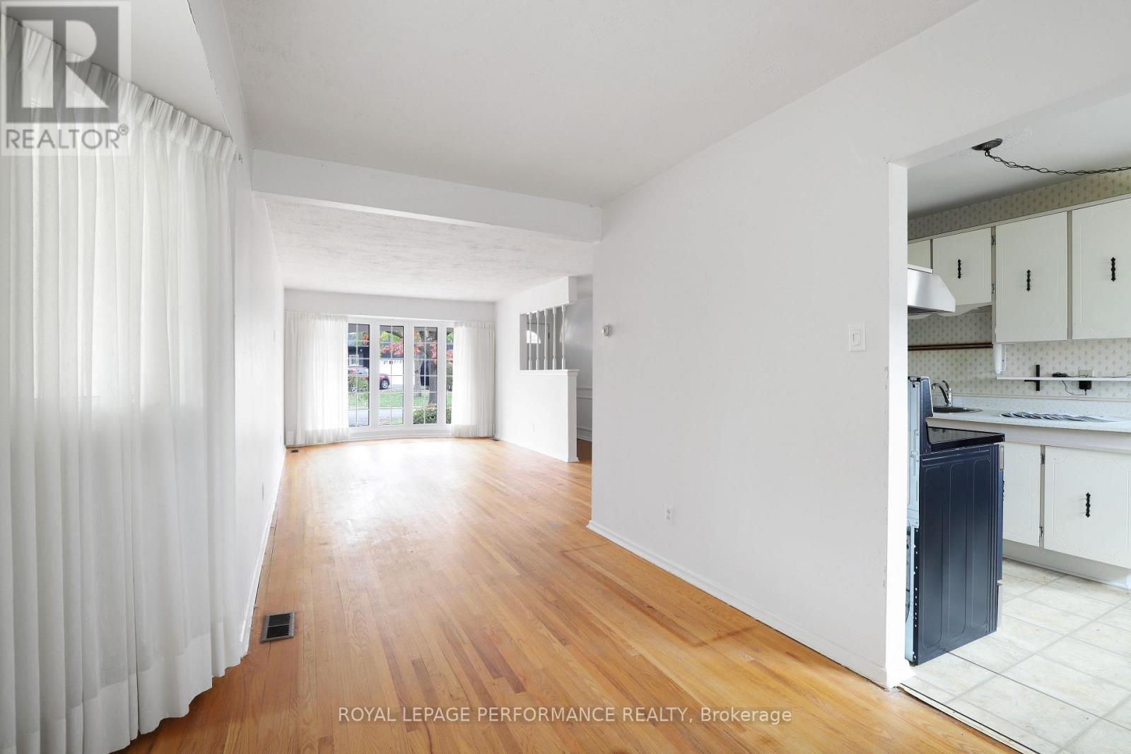 2337 Samuel Drive, Ottawa, Ontario  K1G 3C3 - Photo 11 - X12421611