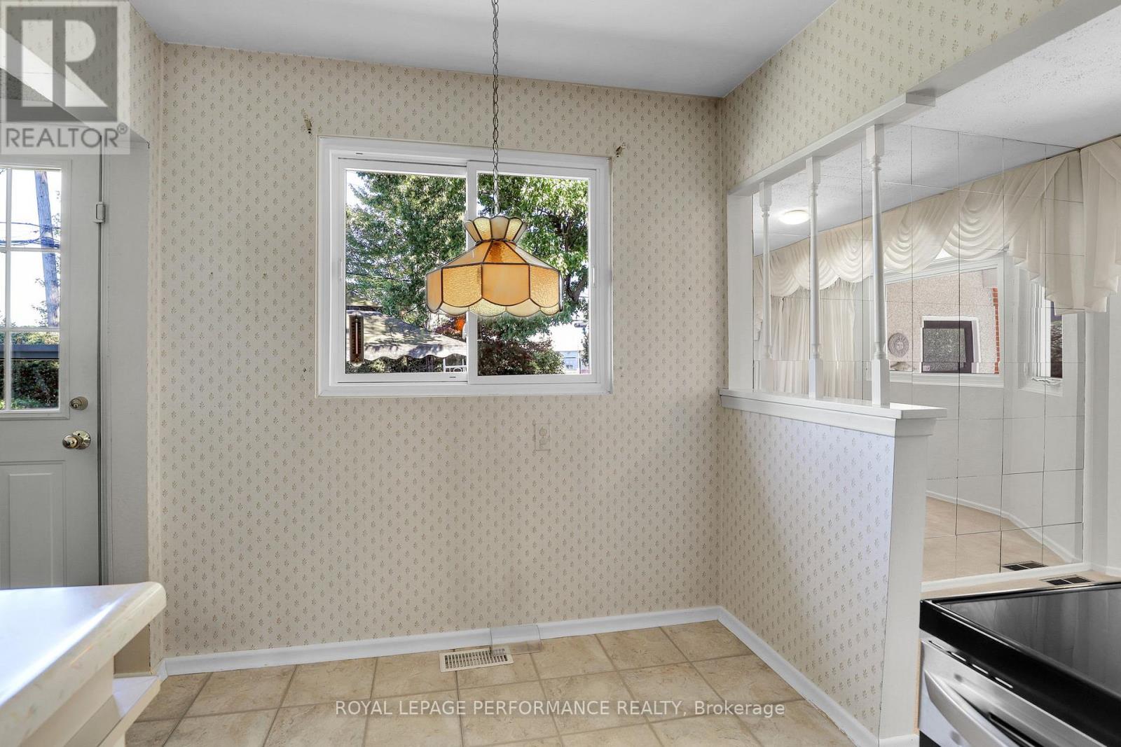 2337 Samuel Drive, Ottawa, Ontario  K1G 3C3 - Photo 12 - X12421611