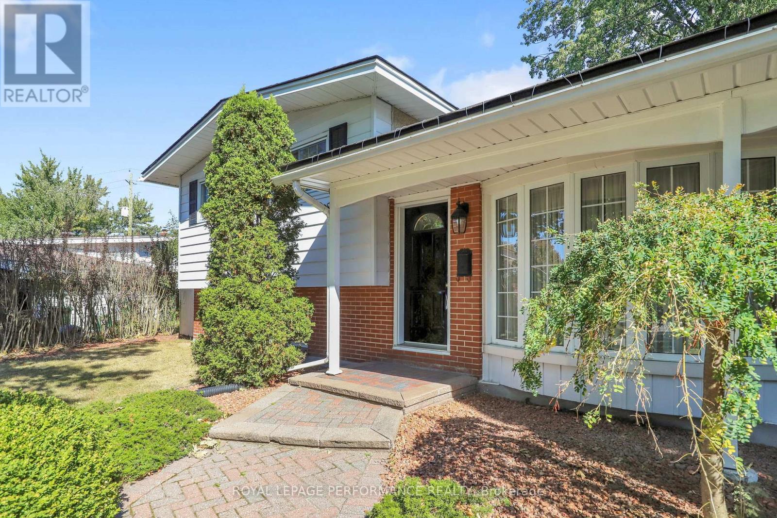 2337 Samuel Drive, Ottawa, Ontario  K1G 3C3 - Photo 2 - X12421611