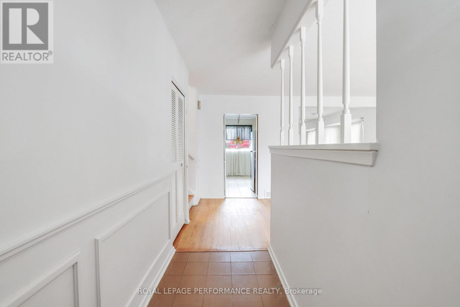 2337 Samuel Drive, Ottawa, Ontario  K1G 3C3 - Photo 4 - X12421611