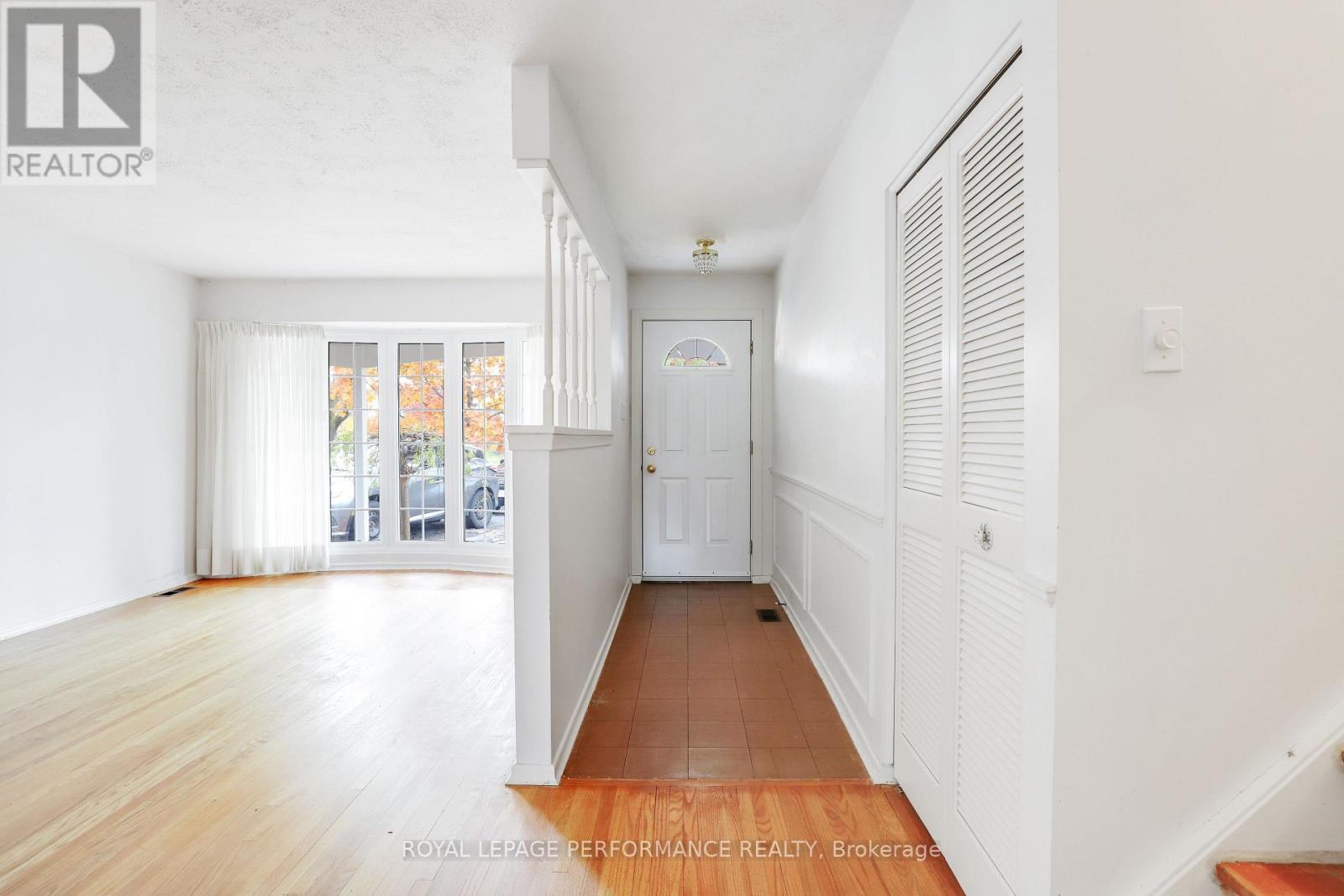 2337 Samuel Drive, Ottawa, Ontario  K1G 3C3 - Photo 5 - X12421611