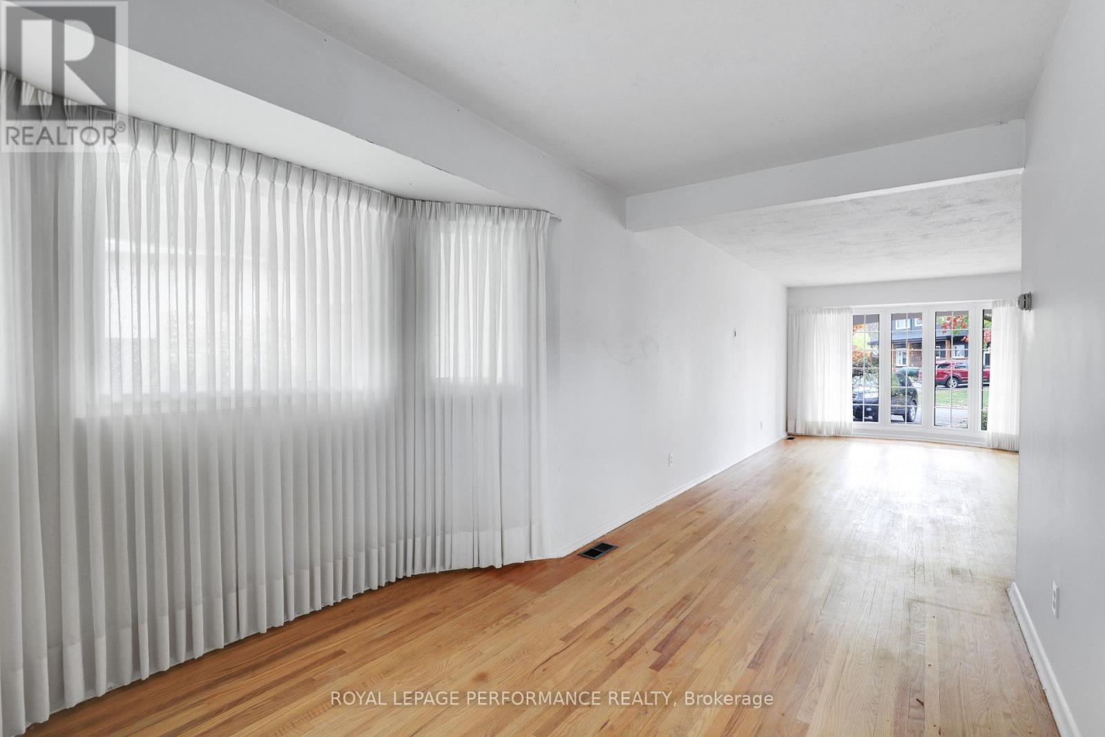 2337 Samuel Drive, Ottawa, Ontario  K1G 3C3 - Photo 9 - X12421611