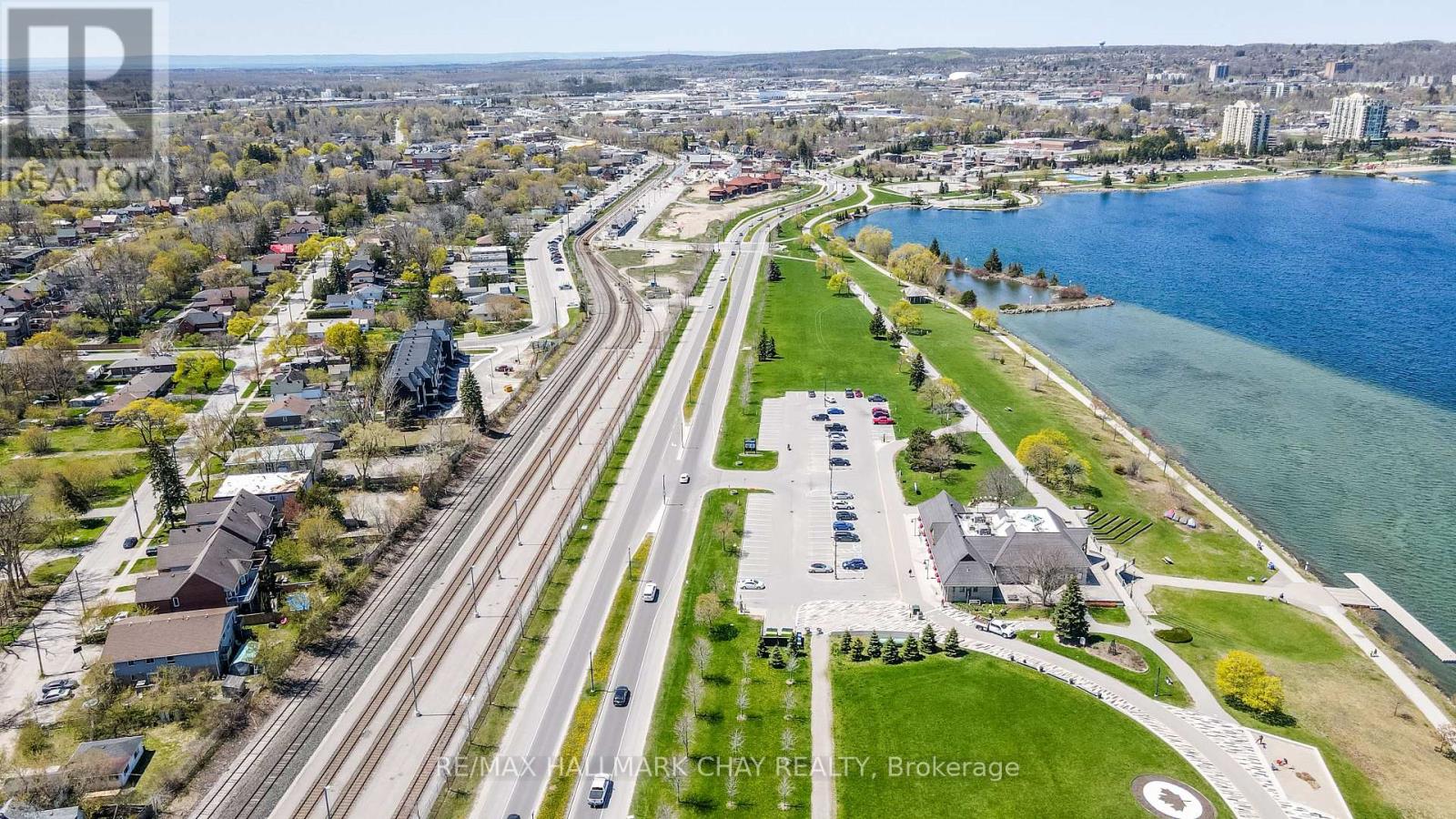 82 Melinda Crescent, Barrie, Ontario  L4N 5G6 - Photo 3 - S12527548