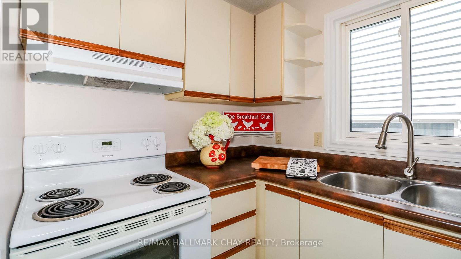 82 Melinda Crescent, Barrie, Ontario  L4N 5G6 - Photo 9 - S12527548