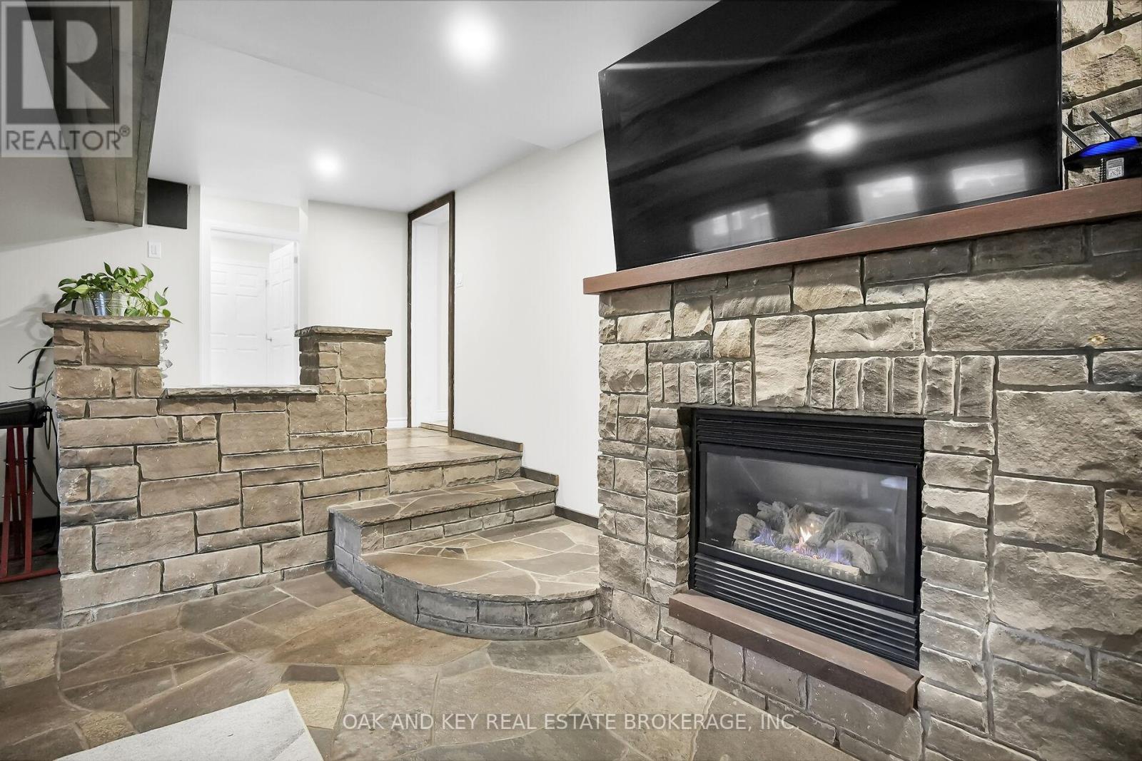 15 Arthur Street, Lambton Shores, Ontario  N0N 1J0 - Photo 15 - X12527610