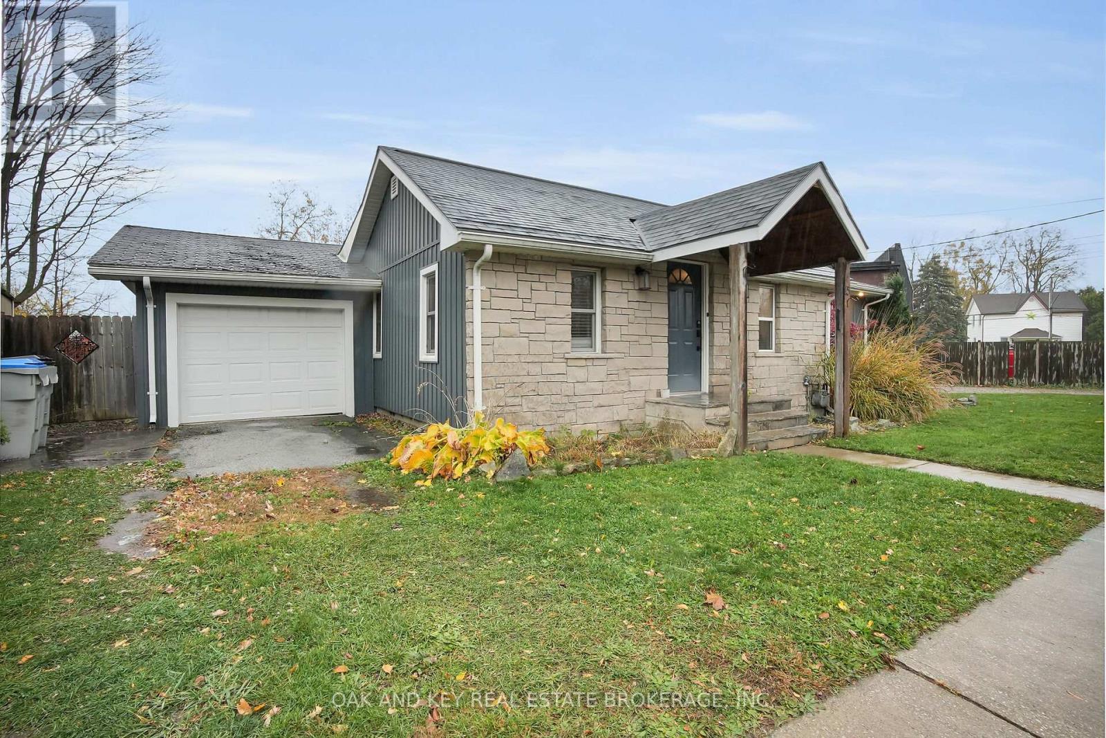 15 Arthur Street, Lambton Shores, Ontario  N0N 1J0 - Photo 2 - X12527610