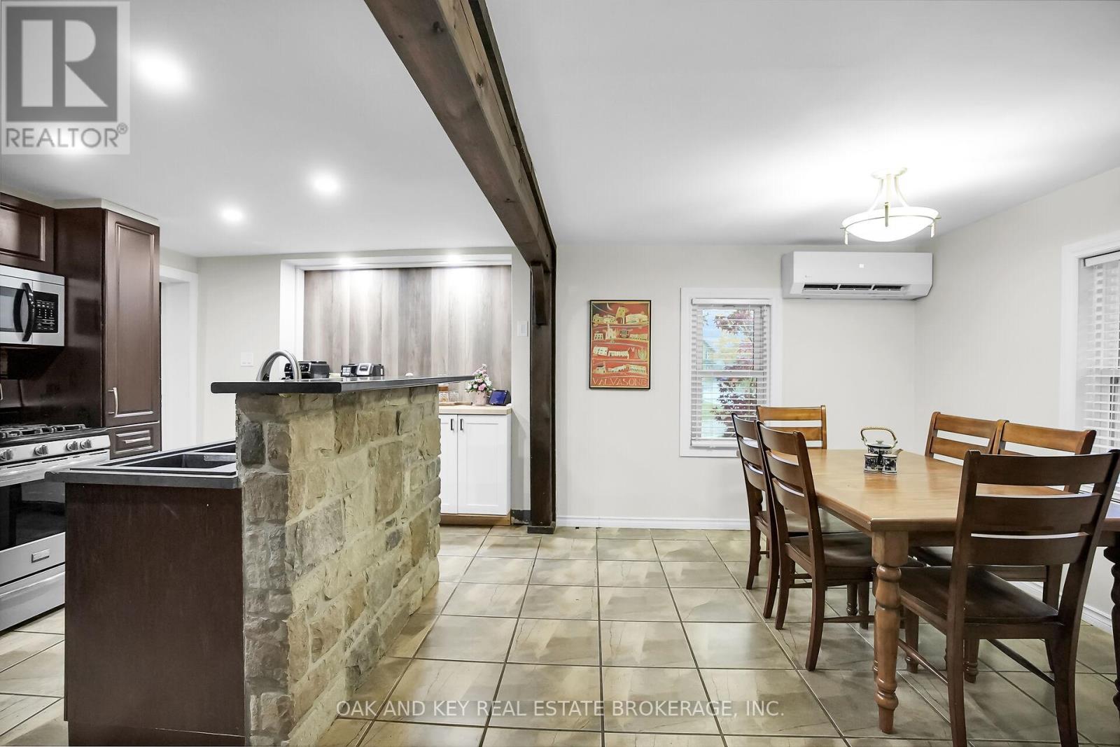 15 Arthur Street, Lambton Shores, Ontario  N0N 1J0 - Photo 4 - X12527610