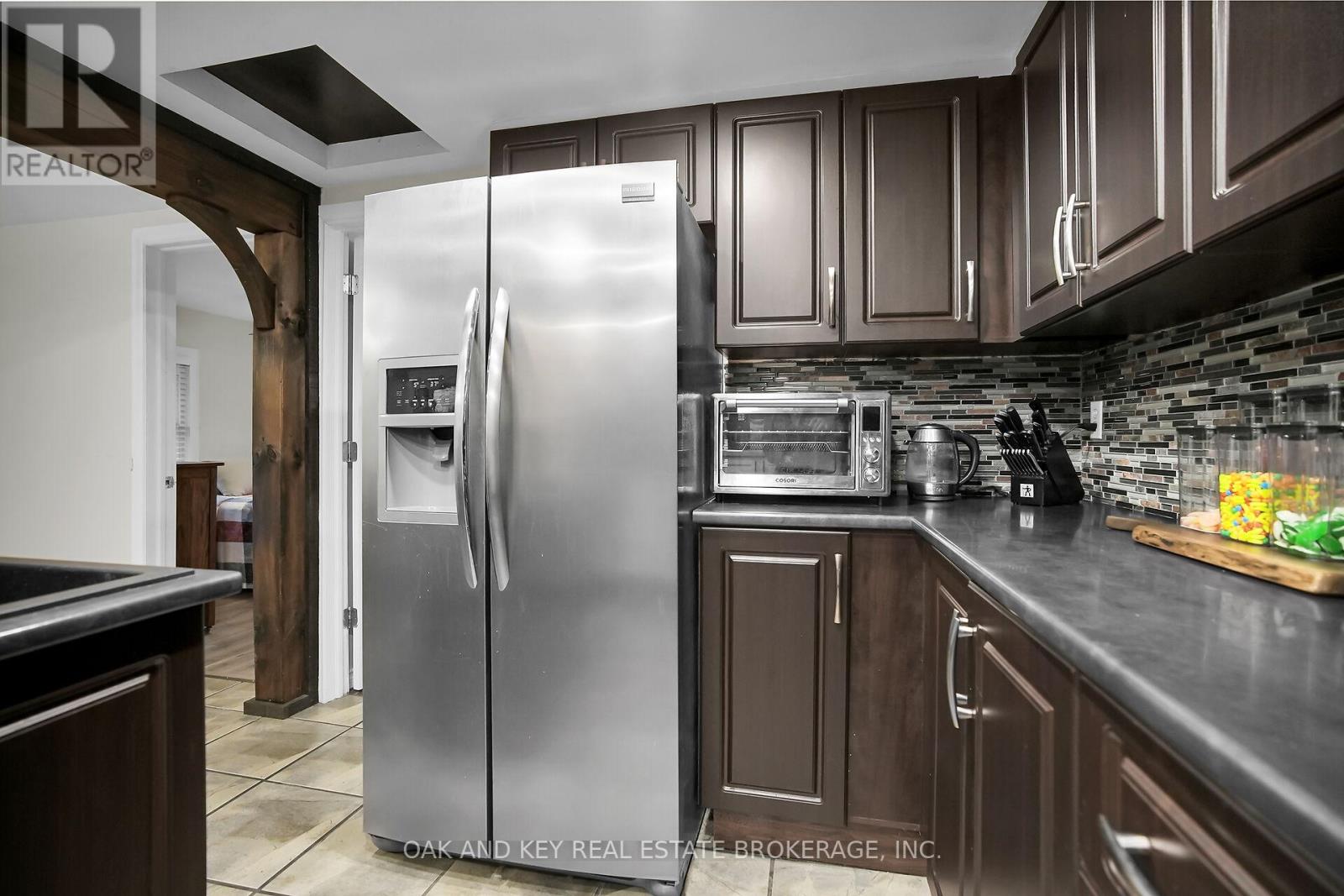 15 Arthur Street, Lambton Shores, Ontario  N0N 1J0 - Photo 7 - X12527610