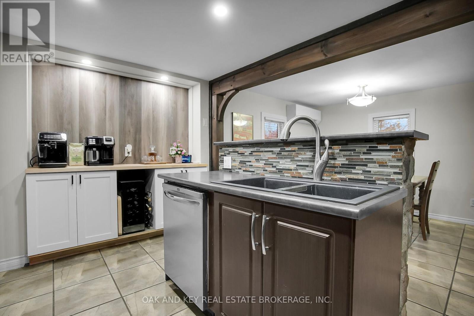 15 Arthur Street, Lambton Shores, Ontario  N0N 1J0 - Photo 8 - X12527610