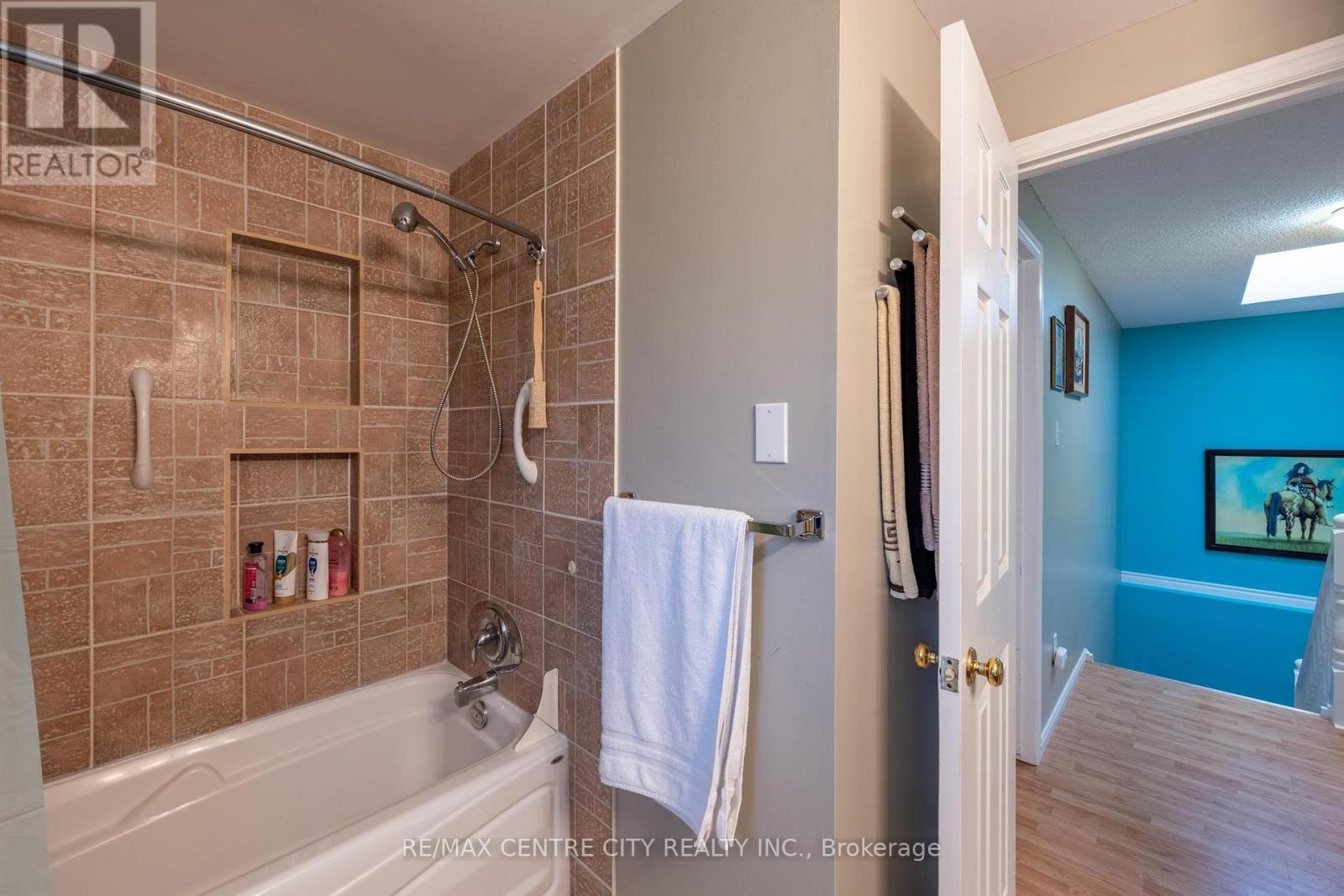 168 Clara Crescent, London South, Ontario  N6E 3G8 - Photo 14 - X12527614