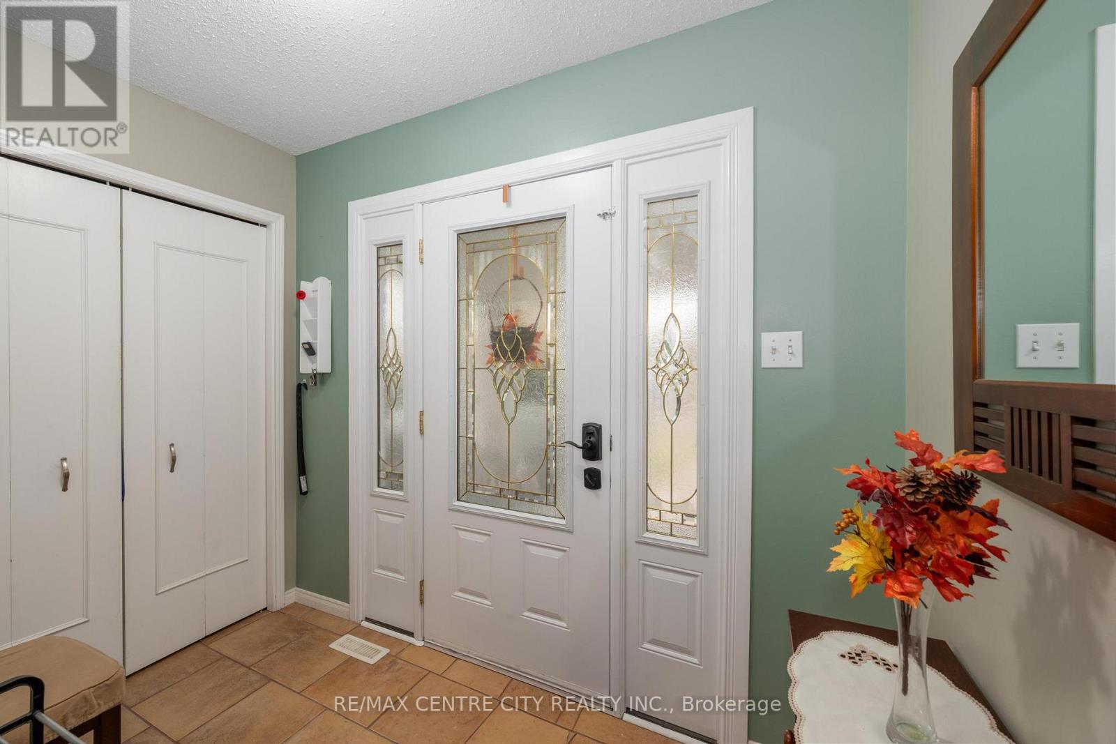 168 Clara Crescent, London South, Ontario  N6E 3G8 - Photo 3 - X12527614