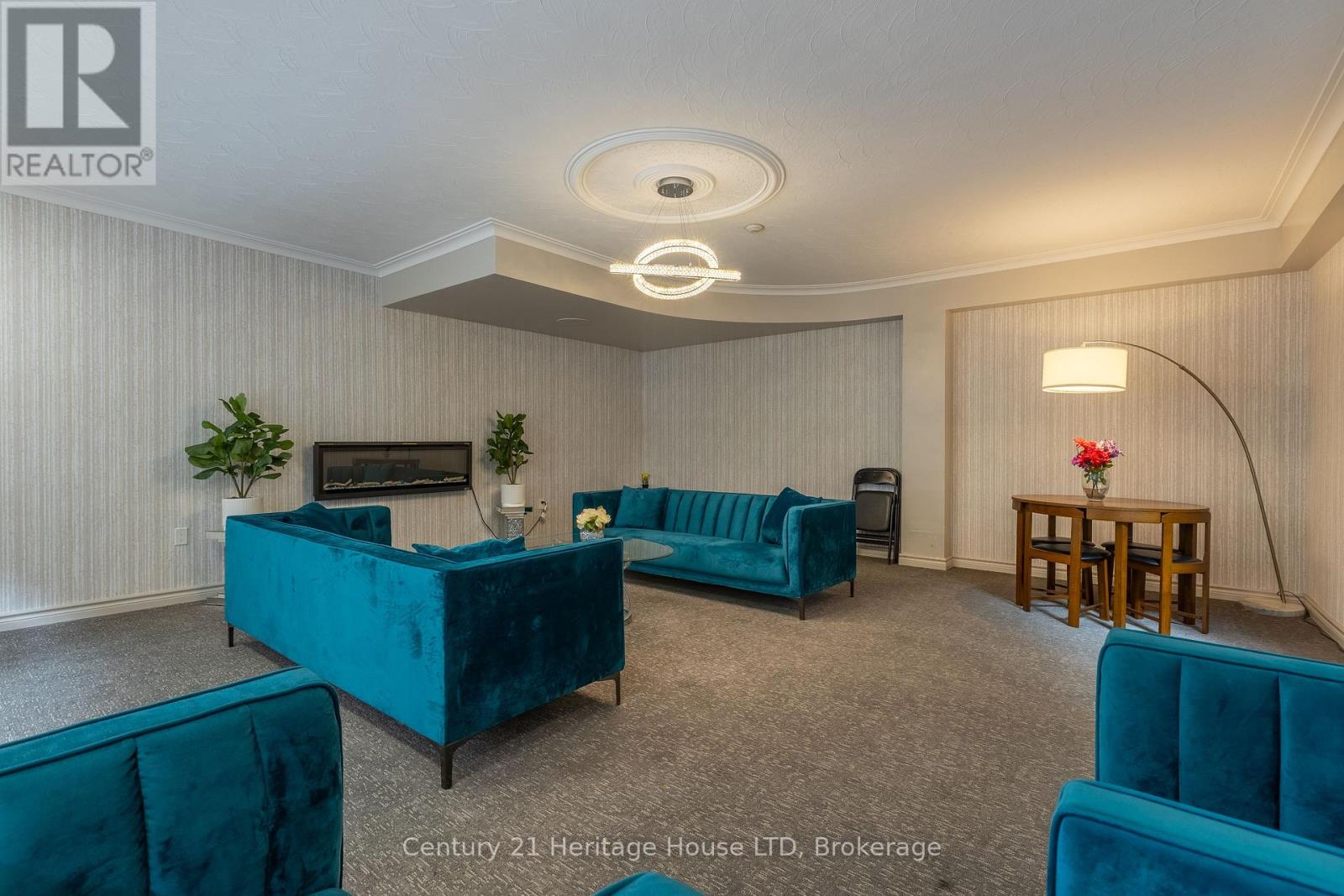 904 - 359 Geneva Street, St. Catharines, Ontario L2N 2G5 - Photo 2 - X12467090