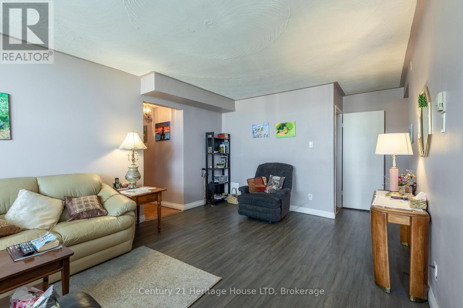 904 - 359 Geneva Street, St. Catharines, Ontario L2N 2G5 - Photo 5 - X12467090