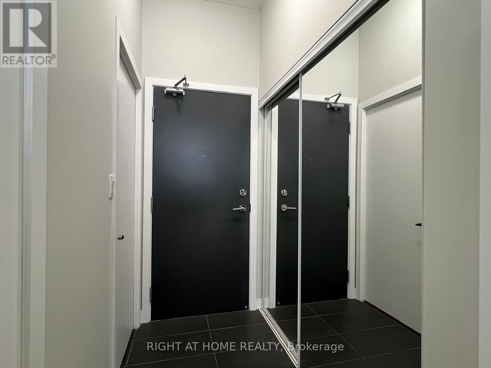 703 - 4070 Confederation Parkway, Mississauga, Ontario  L5B 0E9 - Photo 10 - W12527570