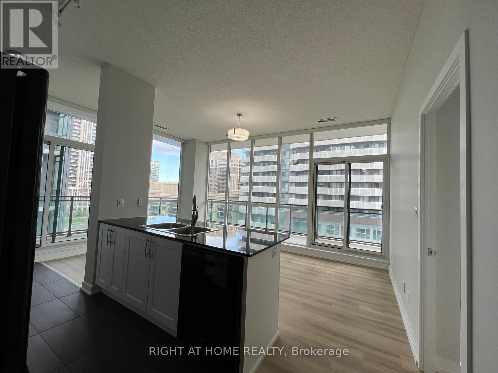 703 - 4070 Confederation Parkway, Mississauga, Ontario  L5B 0E9 - Photo 11 - W12527570