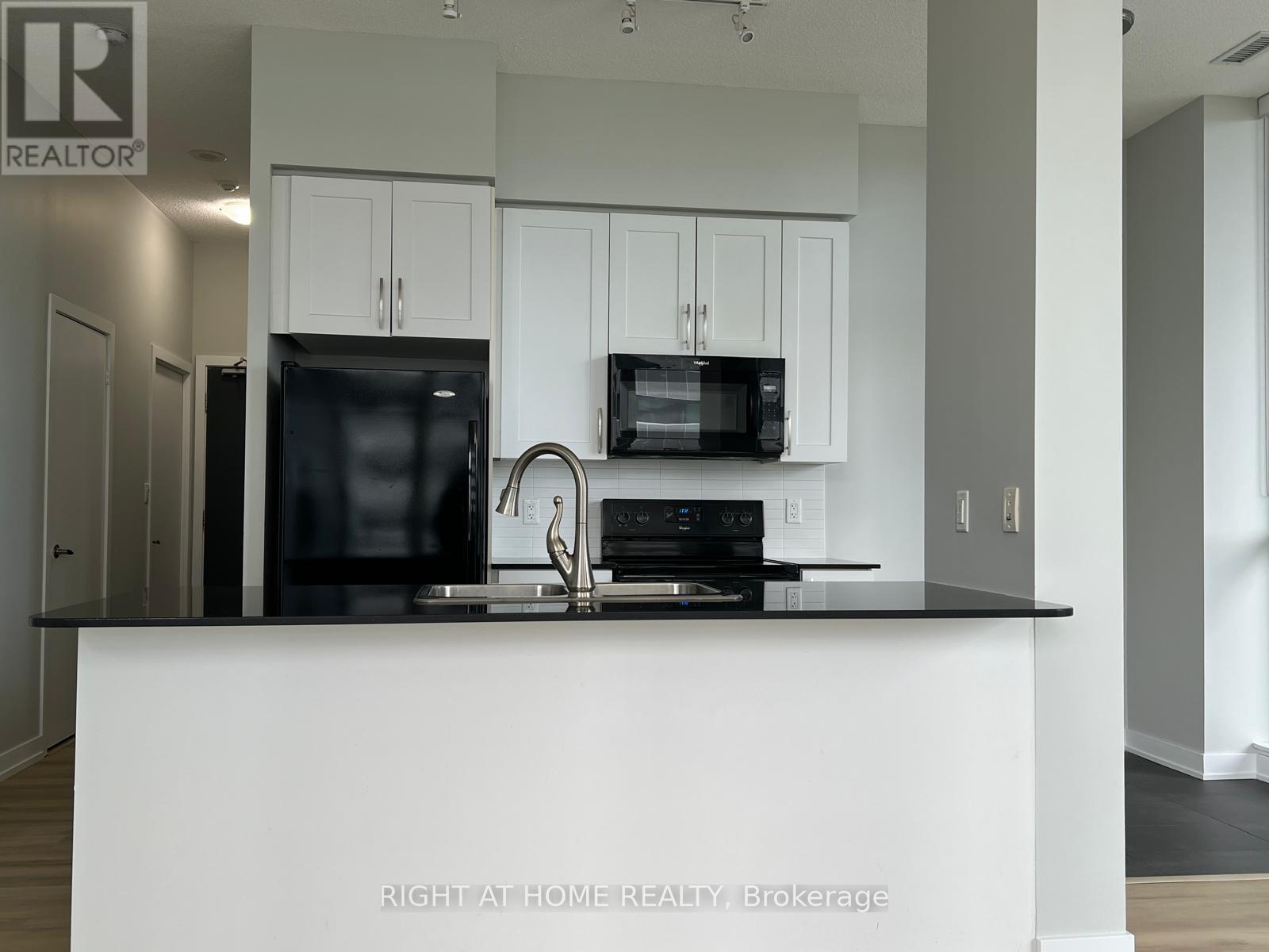 703 - 4070 Confederation Parkway, Mississauga, Ontario  L5B 0E9 - Photo 14 - W12527570