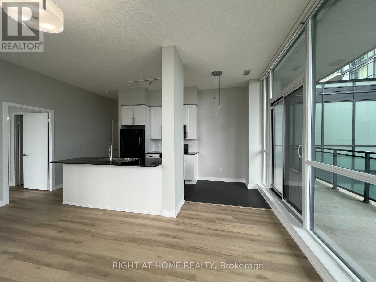 703 - 4070 Confederation Parkway, Mississauga, Ontario  L5B 0E9 - Photo 15 - W12527570