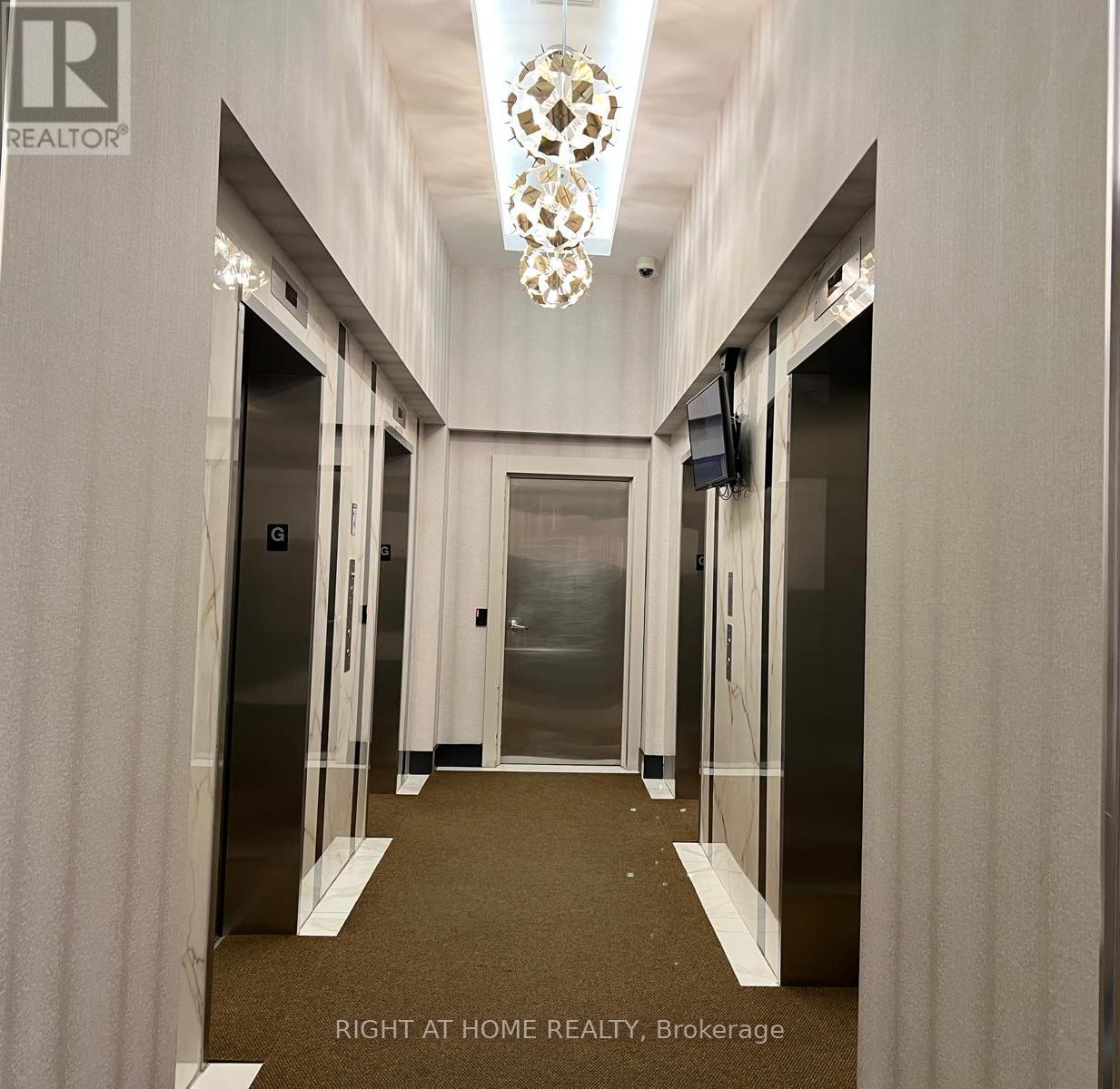 703 - 4070 Confederation Parkway, Mississauga, Ontario  L5B 0E9 - Photo 6 - W12527570