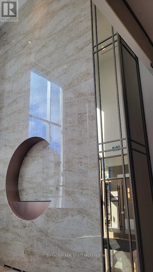 301 - 2007 James Street, Burlington, Ontario  L7R 1H1 - Photo 3 - W12527572