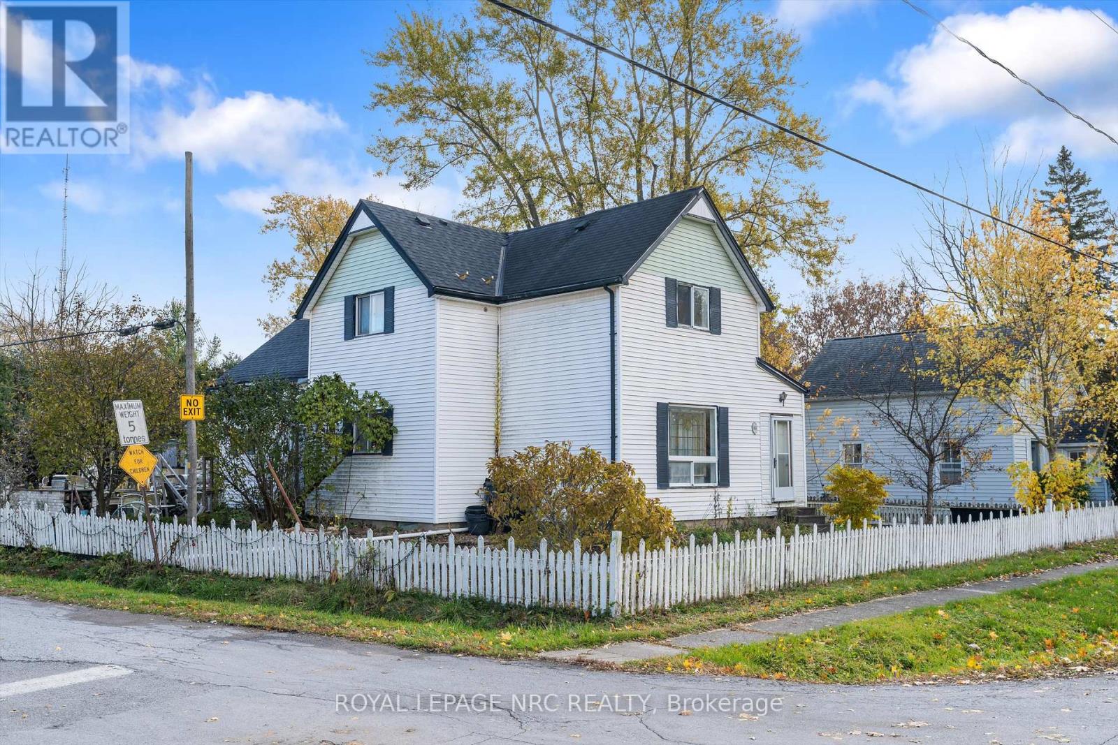 66 South Street N, Thorold, Ontario  L0S 1K0 - Photo 2 - X12527638