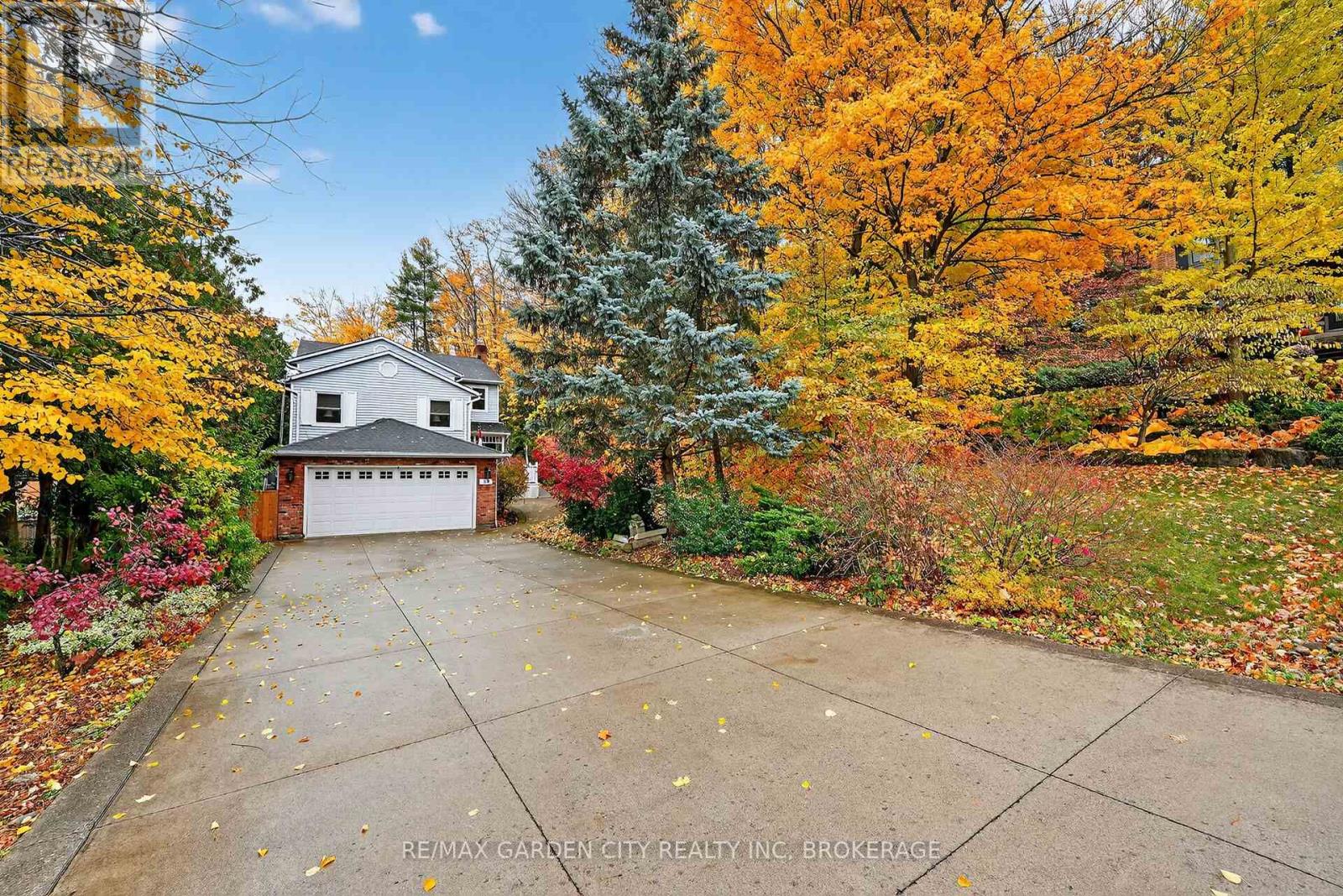 39 Orchard Parkway, Grimsby, Ontario  L3M 3B1 - Photo 1 - X12527642