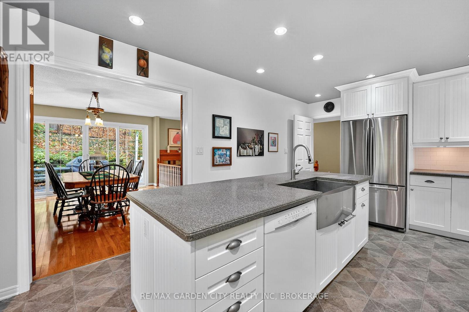 39 Orchard Parkway, Grimsby, Ontario  L3M 3B1 - Photo 10 - X12527642