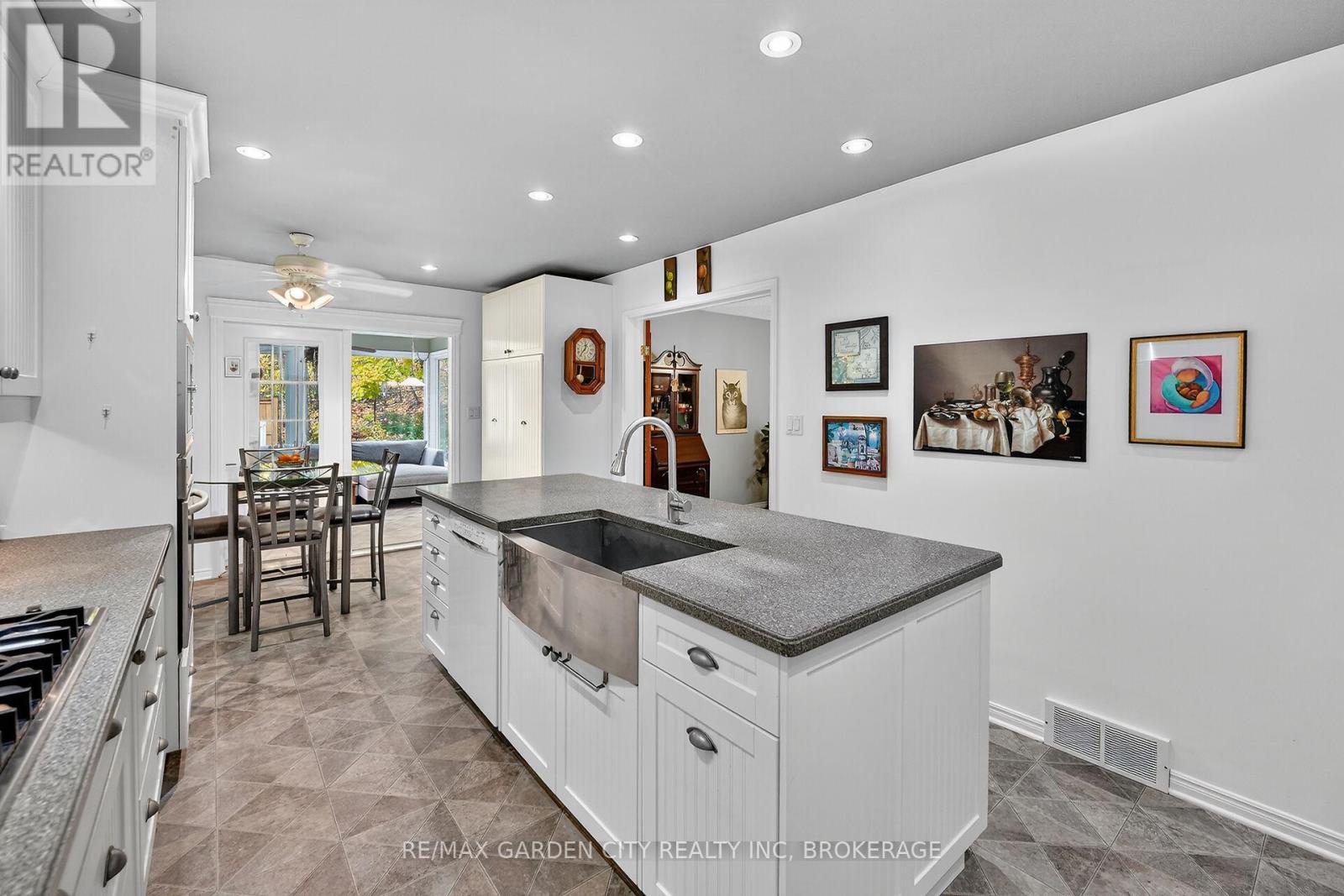 39 Orchard Parkway, Grimsby, Ontario  L3M 3B1 - Photo 12 - X12527642